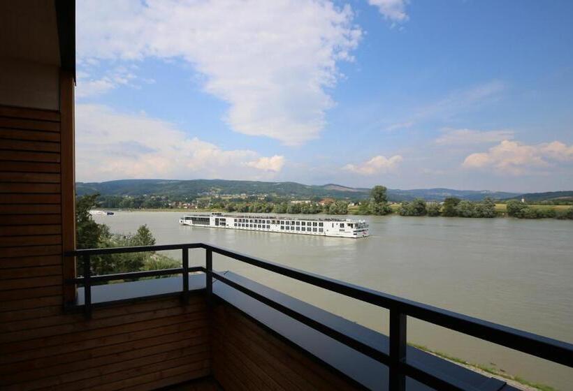 Люкс с Террасой, Donau Lodge