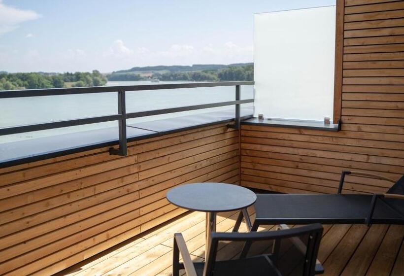 Номер Deluxe, Donau Lodge