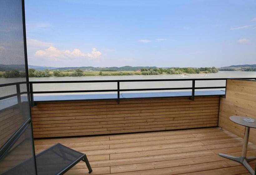 Номер Deluxe, Donau Lodge