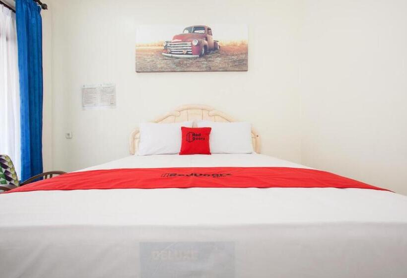 Номер Deluxe, Reddoorz @ Panglima Sudirman Probolinggo