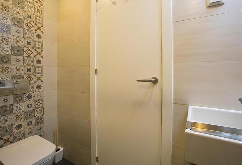 مجموعه ویستا شهر, Suites Amália Guesthouse Near Rossio Square