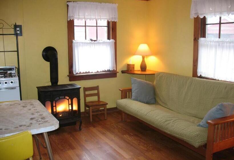 家庭洋房, Phoenicia Lodge