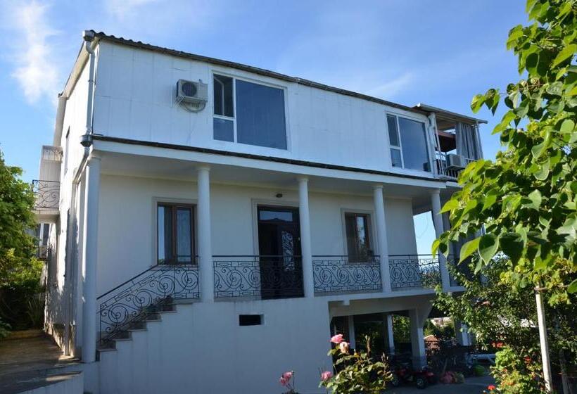 Economy Triple Room, Tj Guest House