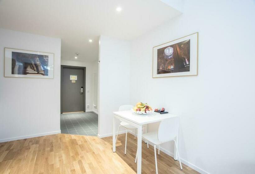 Студия Стандарт Двуспальная Кровать, Apartdirect Sundbyberg