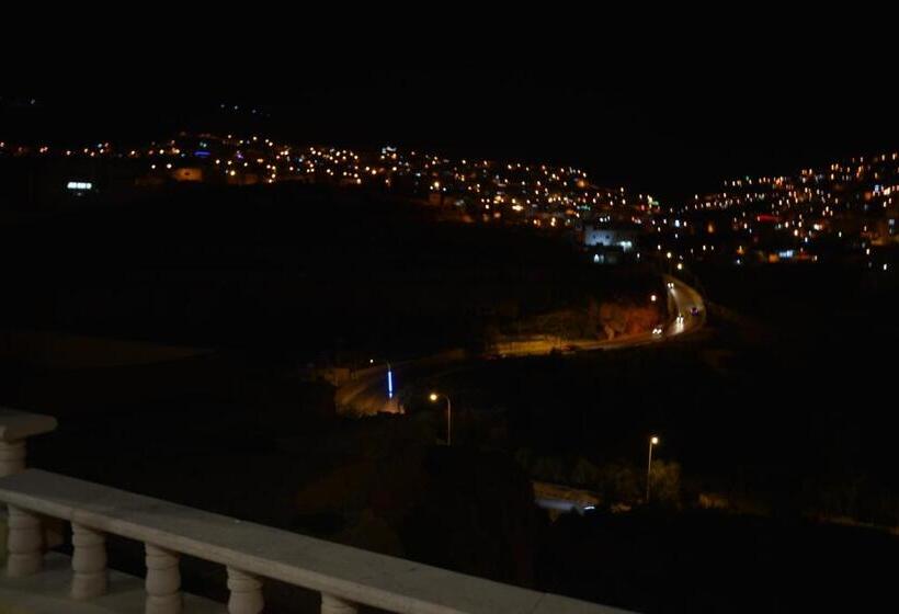 اتاق استاندارد با چشم‌انداز, Shaqilath