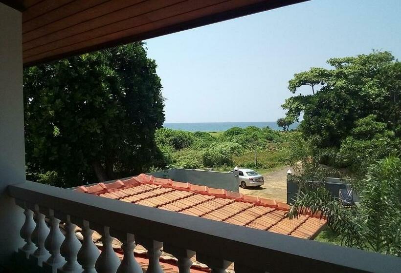 غرفة ديلوكس مطلّة علي البحر مزوَّدة بشُرفة, Turtle Paradise Villa