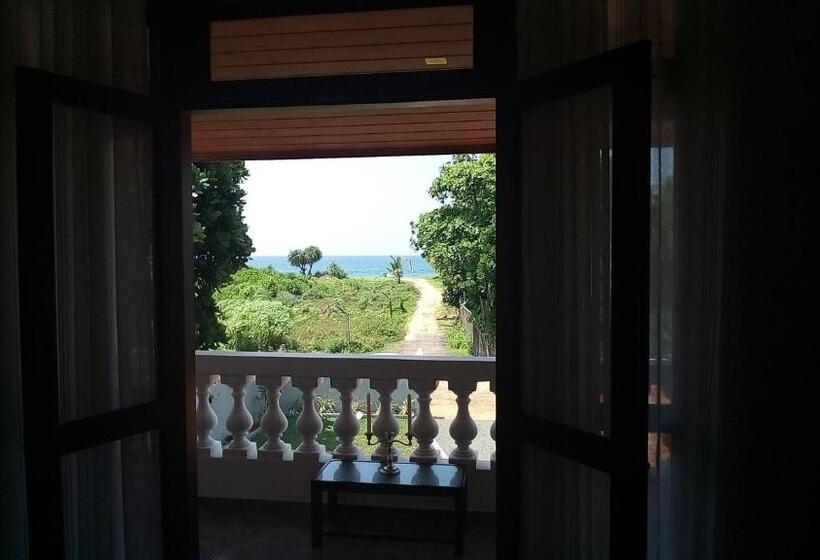 غرفة ديلوكس مطلّة علي البحر مزوَّدة بشُرفة, Turtle Paradise Villa