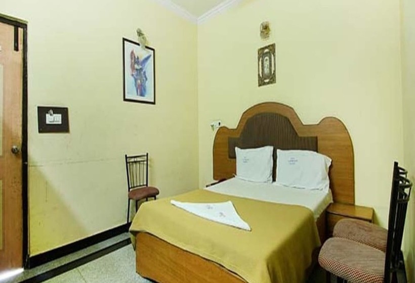 غرفة ديلوكس ثلاثية, O Nav Bharath Residency