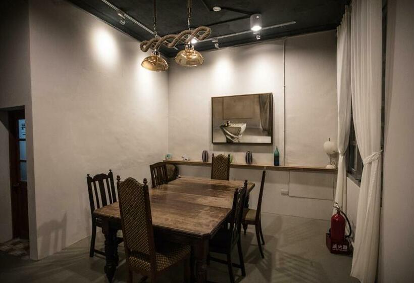 تختخواب در اتاق مشترک, Shen Nong Village   Hostel