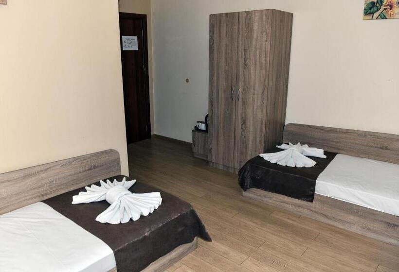 Номер Стандарт с Террасой, Twain Apart&rooms
