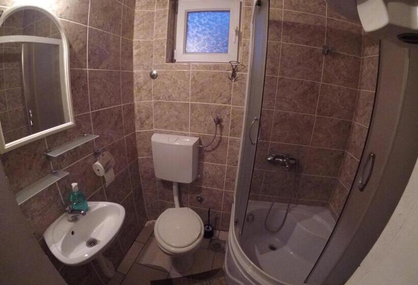 اتاق استاندارد, Hostel Respect