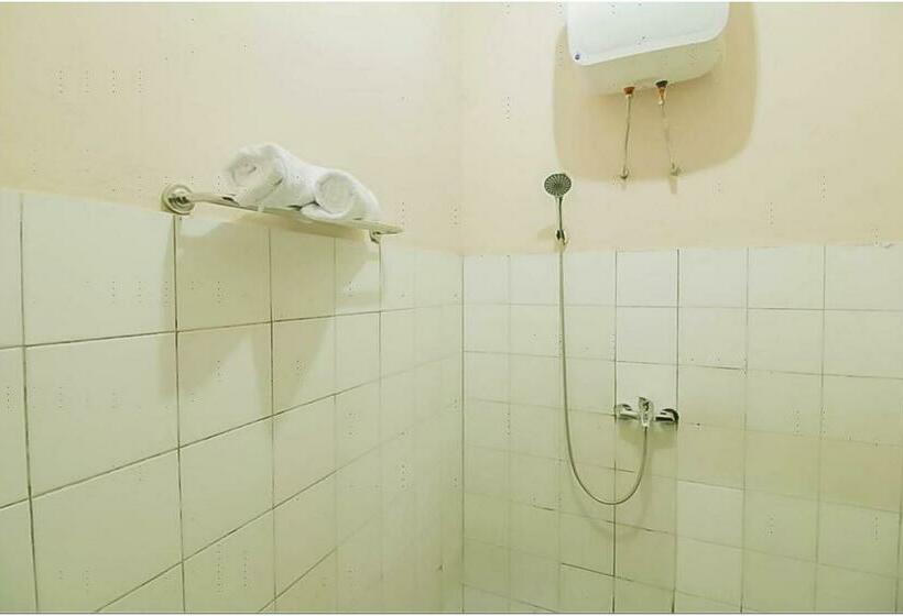 Номер Deluxe, Reddoorz @ Pantai Pelabuhan Ratu 2