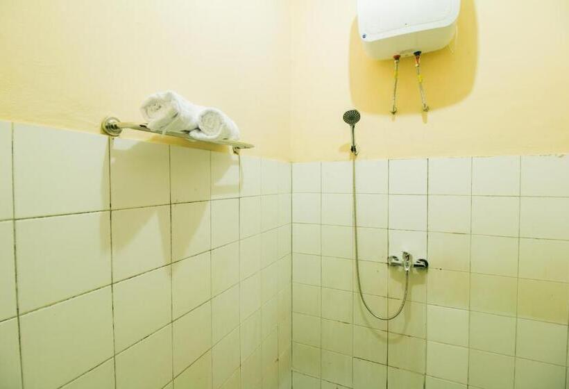 Семейный Номер, Reddoorz @ Pantai Pelabuhan Ratu 2