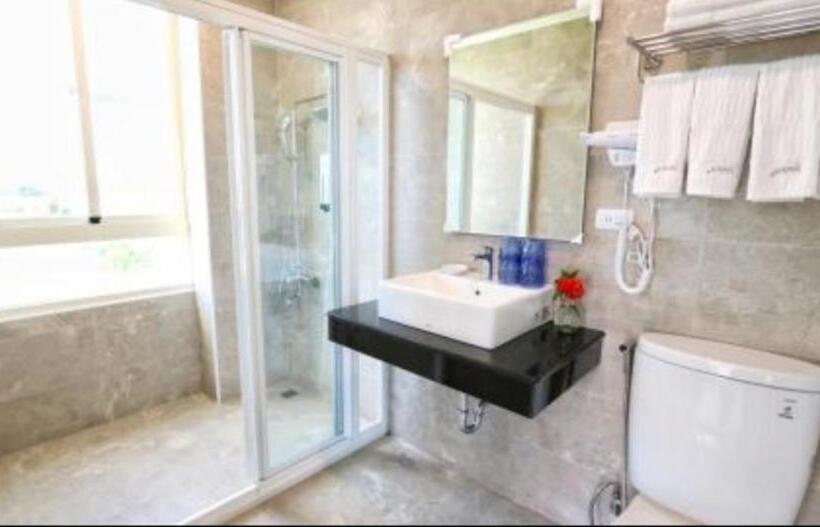 اتاق لوکس با چشم‌انداز دریا, Full Moon Resort