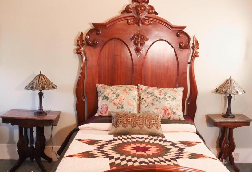 Трехместный Номер Deluxe, Flowertown Bed And Breakfast