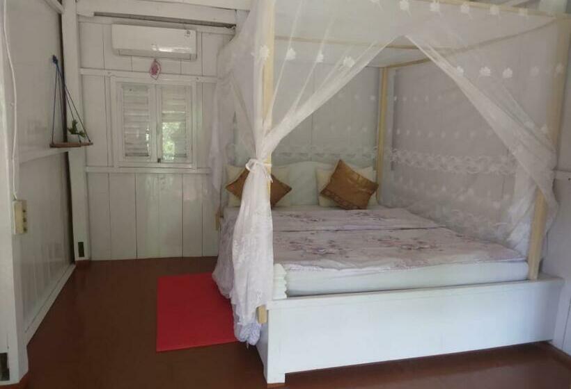 بانگلوی استاندارد, Scuba Republic Beach Bungalows