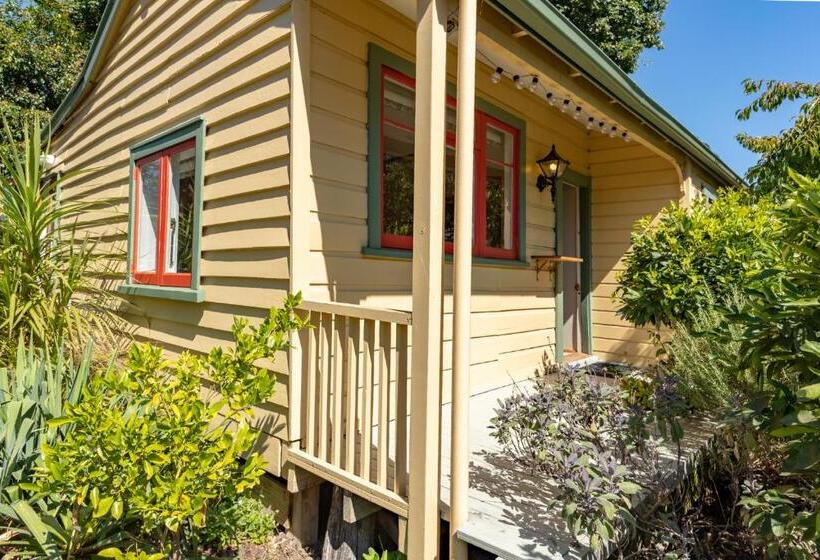 Номер Deluxe Кровать Кинг, Shy Cottage And Studio
