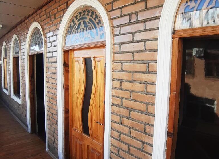 اتاق استاندارد با سرویس بهداشتی مشترک, Hostel Gulsara