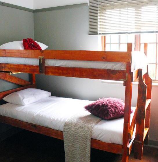 تختخواب در اتاق مشترک, Garden Route Stay