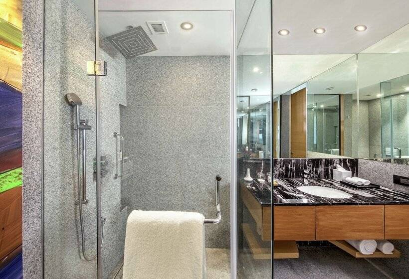 Quarto Deluxe, Doubletree By Hilton Ahmedabad