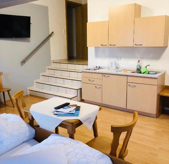اتاق استاندارد چهار تخته, Landhaus Monika