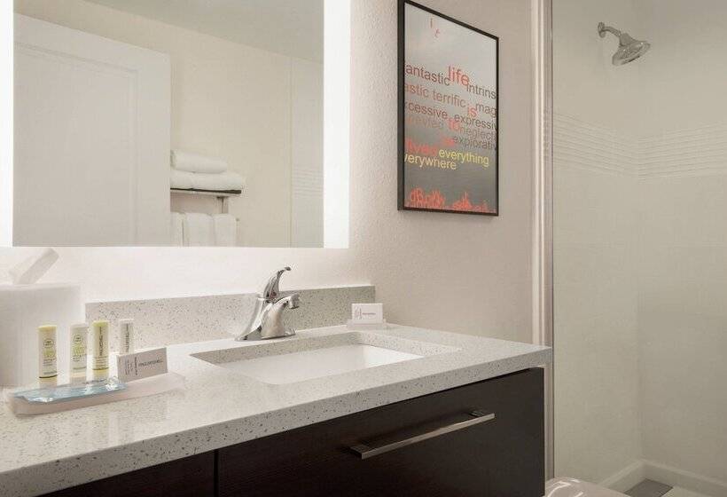 Люкс, Towneplace Suites By Marriott Dubuque Downtown