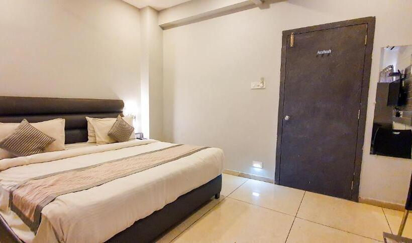 Quarto Deluxe, Nova Hotel New Crossroad