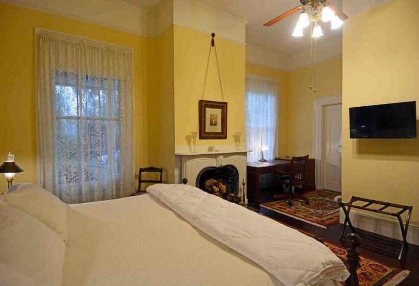Люкс Deluxe Кровать Кинг, 1872 Denham Inn