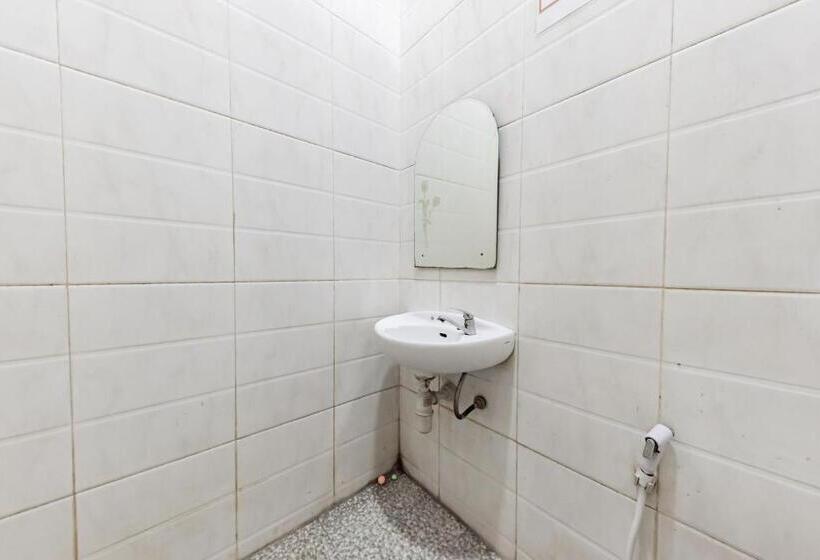 Номер Стандарт, Reddoorz Near Kejaksan Station Cirebon