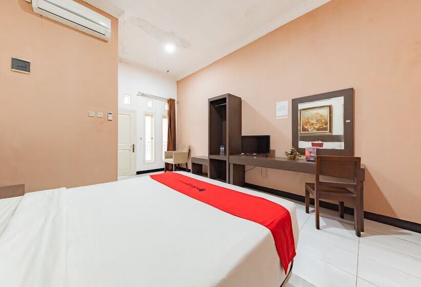 Номер Стандарт, Reddoorz Near Kejaksan Station Cirebon
