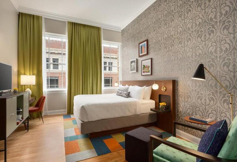 适合残疾人士使用的带超级大床的标准间, Indigo   Winston Salem Downtown, An Ihg