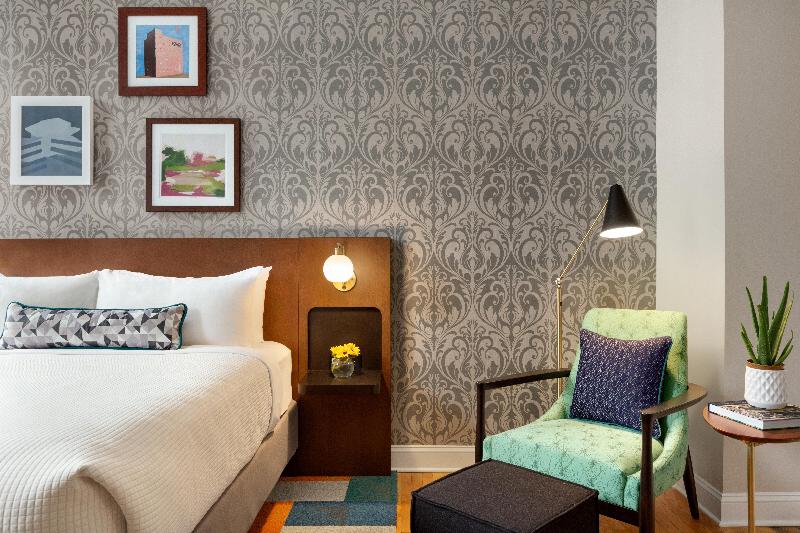 适合残疾人士使用的带超级大床的标准间, Indigo   Winston Salem Downtown, An Ihg