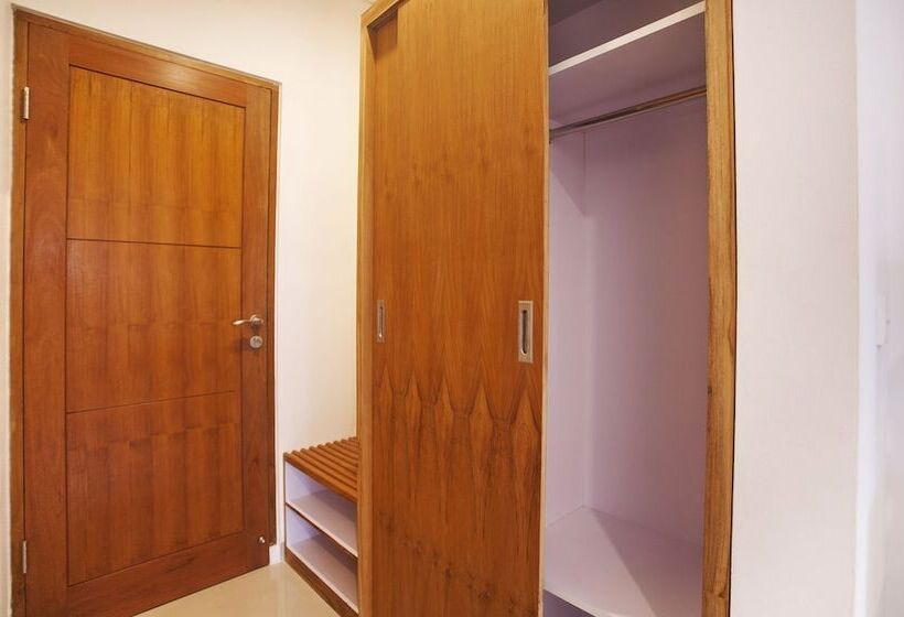 Люкс Вид на Бассейн, Sahadewa Suites Residence