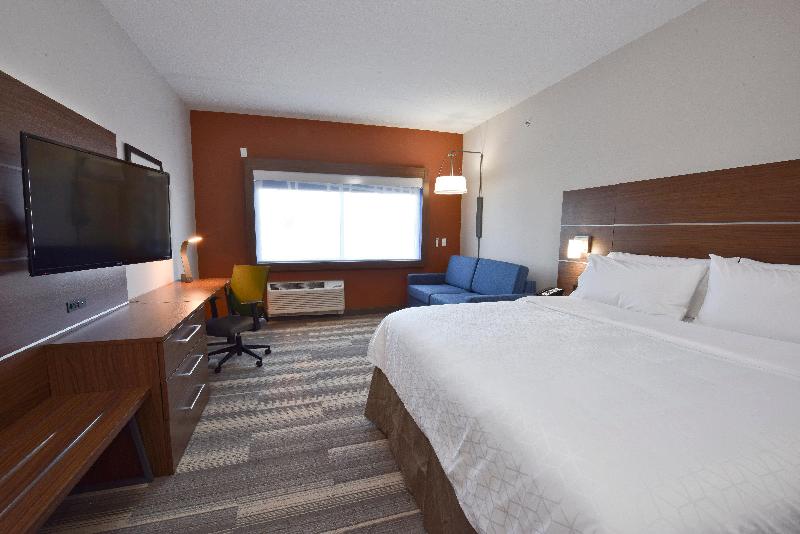 适合残疾人士使用的带超级大床的标准间, Holiday Inn Express & Suites   Orlando   Southeast, An Ihg