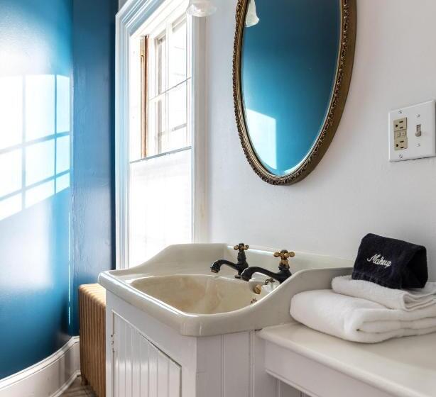 Номер Deluxe, The Water Street Inn