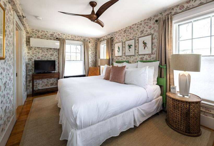 Номер Deluxe, The Water Street Inn