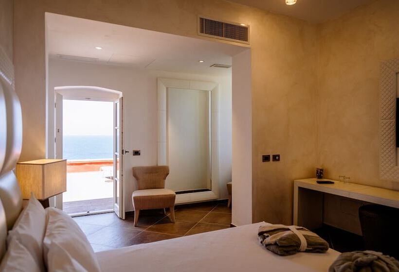 Люкс Deluxe Вид на Море, Resort Faro Di Punta Fenaio
