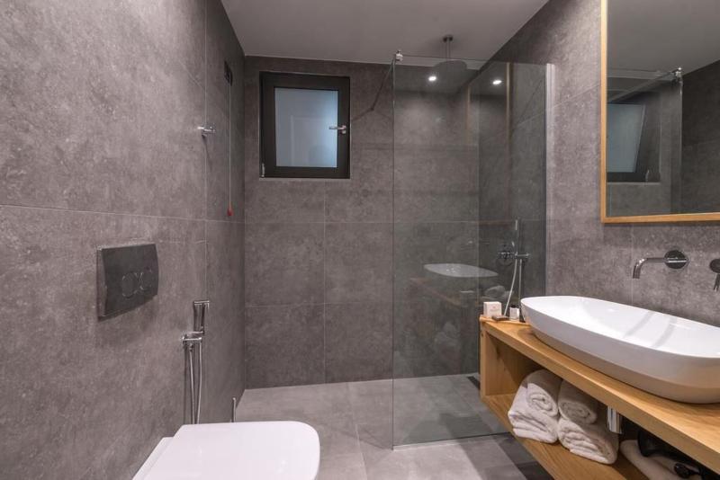 サイドオーシャンビューのトリプルルームスタンダード, Glow Boutique Hotel & Suites