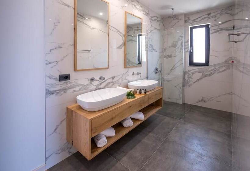 オーシャンビュースイート, Glow Boutique Hotel & Suites