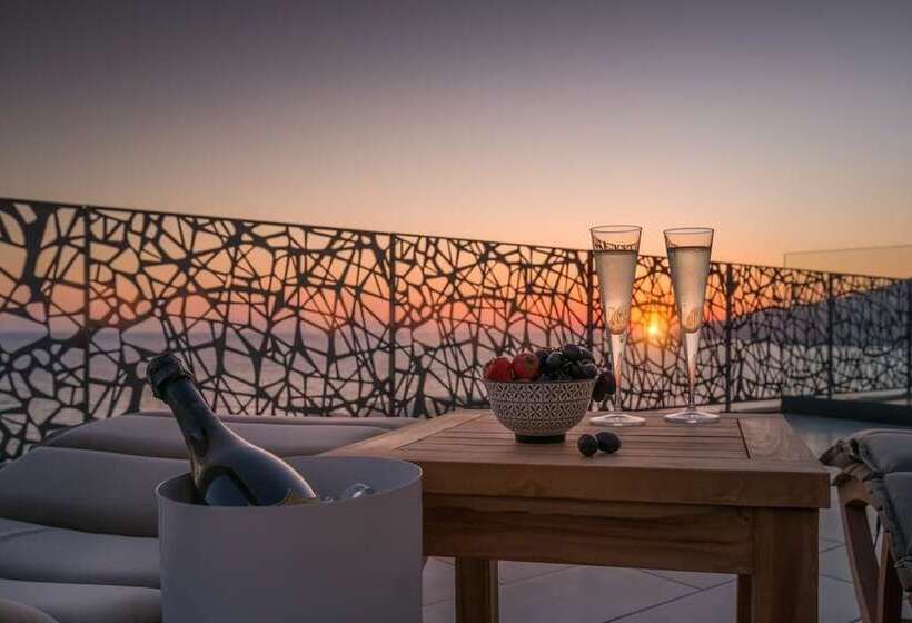 オーシャンビュースイート, Glow Boutique Hotel & Suites