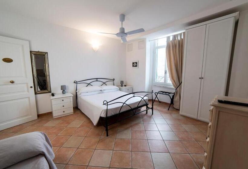 Triple Room Sea View, Miramare