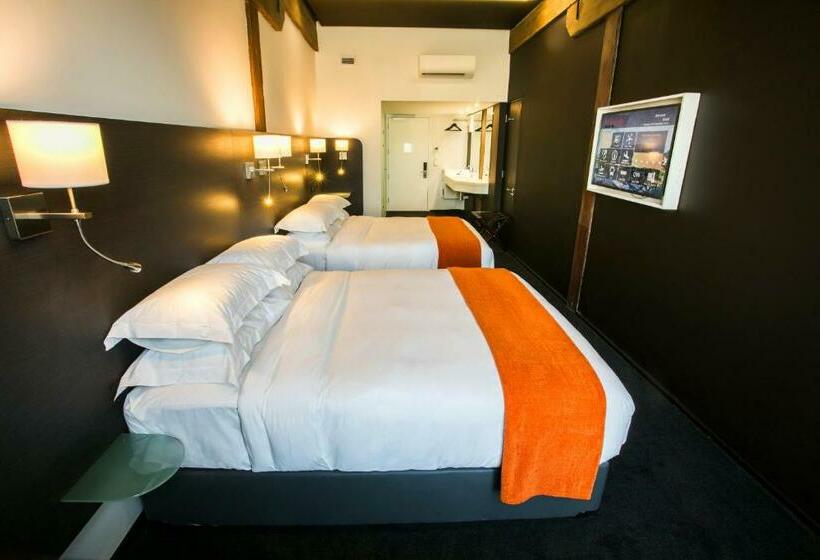 Номер Стандарт, Onomo Hotel Waterfront