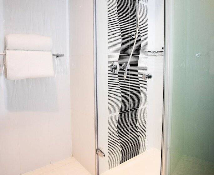 Chambre Standard, Onomo Hotel Waterfront