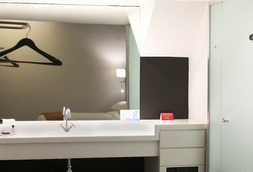 Chambre Standard, Onomo Hotel Waterfront
