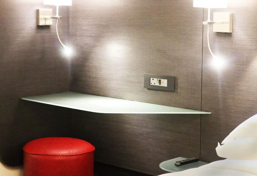 Номер Стандарт, Onomo Hotel Waterfront