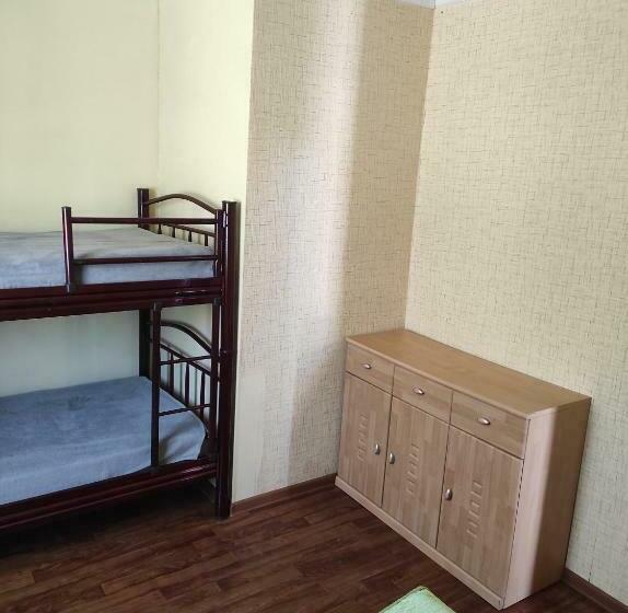 اتاق کلاسیک چهارنفره, Guest House Family