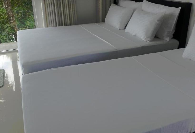 带景观的三人标准房间, Mahaweli View Inn