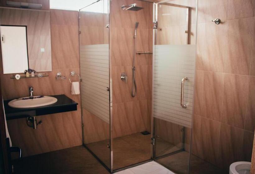 Номер Стандарт с Балконом, Amber House Lanka