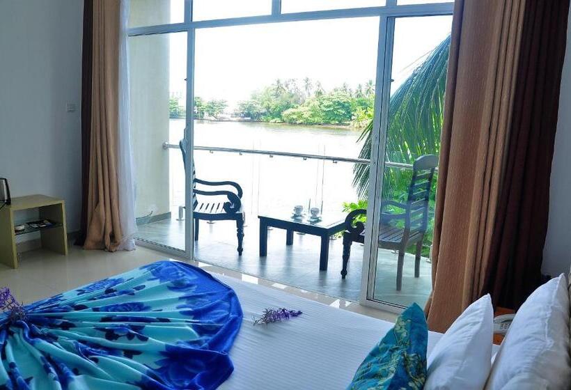 Номер Стандарт с Балконом, Amber House Lanka