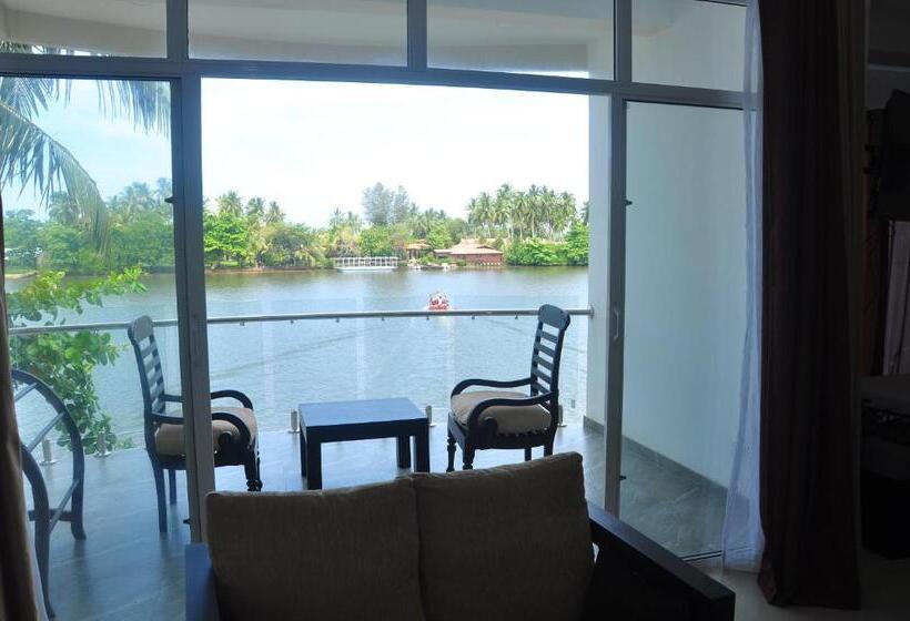 Люкс с Балконом, Amber House Lanka